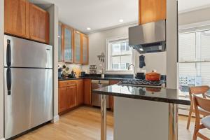 Nhà bếp/bếp nhỏ tại Cozy 2 Bed Apt +3 ảnh