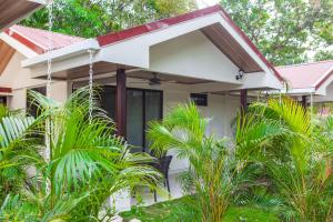 Κήπος έξω από το Nosara Beach Cabins