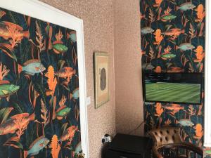 Μια τηλεόραση ή/και κέντρο ψυχαγωγίας στο Boutique, Quirky, mini fridge! +26 φωτογραφίες