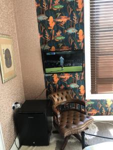 Χώρος καθιστικού στο Boutique, Quirky, mini fridge!