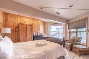 a bedroom with a bed with two towels on it at Aurora Bayside Inn in Yellowknife