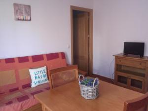 A television and/or entertainment centre at Apartamento Prado