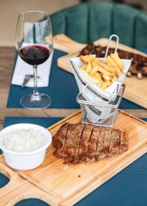 Jídlo v hotelu nebo okolí