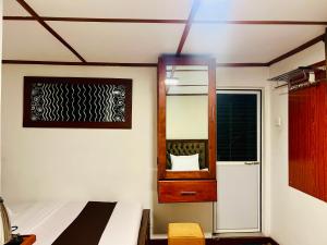 a bedroom with a bed and a mirror at Ck home in Nuwara Eliya