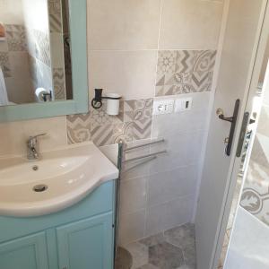 Ένα μπάνιο στο A Bugatta