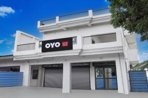 a white building with a yes sign on it at SPOT ON New Phulpur Restaurant And Hotel in Phūlpur