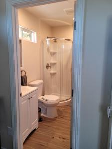 Koupelna v ubytování Comfy, independent 1 bedroom guest suite in Orcutt