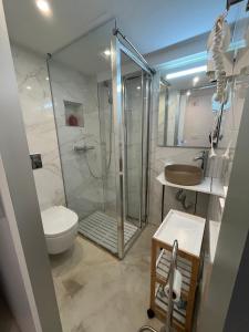 Koupelna v ubytování APARTAMENTOS SAN JUAN de GAZTELUGATXE