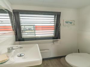 Koupelna v ubytování Havel Houseboat Serenity