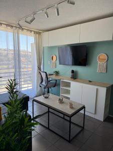 TV a/nebo společenská místnost v ubytování Luminoso estudio para 3 personas en Ovalle