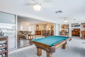 Τραπέζι μπιλιάρδου στο Norma on the Canal