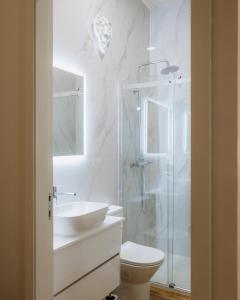 a white bathroom with a sink and a shower at Quinta das Luzes by Casa dos Sequeiras in Vila Nova de Gaia +62 photos