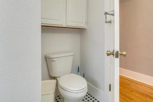 Koupelna v ubytování Less Than 1 Mi to Cheyenne Frontier Days! Cozy Family Home + 19 fotografií