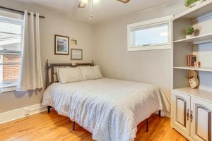 Postel nebo postele na pokoji v ubytování Less Than 1 Mi to Cheyenne Frontier Days! Cozy Family Home