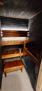 Μία ή περισσότερες κουκέτες σε δωμάτιο στο vaaranhuoneistot