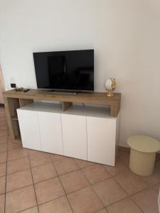 Un televizor și/sau centru de divertisment la Belloro