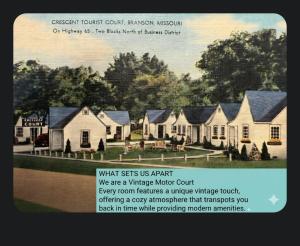 een advertentie voor een huis in een dorp bij Crescent Court in Branson