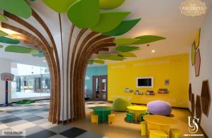 a room with a large tree painted on the ceiling at Habitación en Quito in Quito
