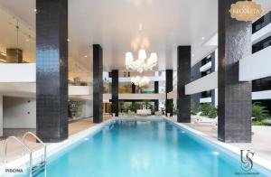 a large swimming pool in a hotel lobby at Habitación en Quito in Quito