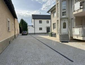 an empty street with a building and a car on it at Heimbi-Home No 5, 8 People, EuropaPark, E-Ladesäule in Kappel-Grafenhausen