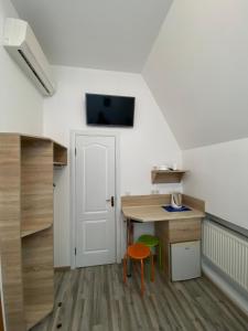 Μια τηλεόραση ή/και κέντρο ψυχαγωγίας στο Hamster 007 Secret Hotel