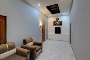 Χώρος καθιστικού στο SPOT ON Surya Hotel