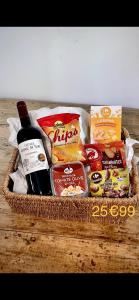 a basket filled with food and wine on a table at Iago city,appartement spacieux 2 chambres, hyper centre, aéroport et gare à proximité in Beauvais