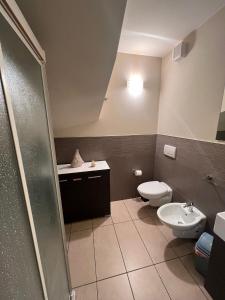 a bathroom with a toilet and a sink at Mondarco in Serravalle