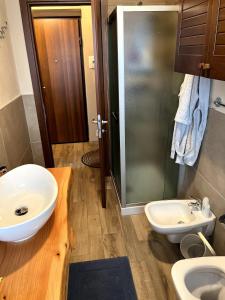 a bathroom with a sink and a toilet and a shower at Holiday PratoNevoso - Sci ai piedi in Prato Nevoso