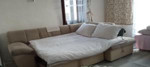 Ένα ή περισσότερα κρεβάτια σε δωμάτιο στο Sarajevo Alifakovac