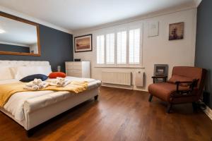 Postel nebo postele na pokoji v ubytování Modern 4-bed House near Excel London