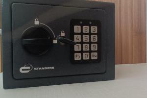 a black clock with headphones sitting on a table at L'Arco sul Mare in Porto Cesareo