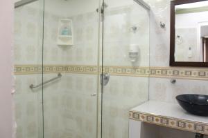 a bathroom with a shower and a sink at HOTEL NOGAL PLAZA in La Virginia +19 photos