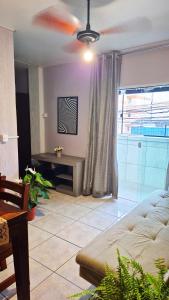 TV a/nebo společenská místnost v ubytování Terraza 450 BC - Varanda ampla - 450m praia - Wi-Fi 500 Mbps - Netflix