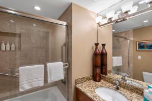 Ένα μπάνιο στο Kaanapali Alii 2 Bedroom Ocean View