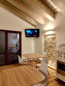 Μια τηλεόραση ή/και κέντρο ψυχαγωγίας στο Maria Luisa Mountain Lodge