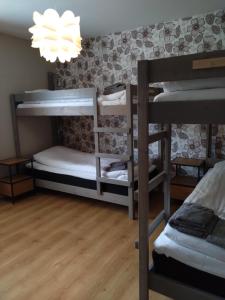 Postel nebo postele na pokoji v ubytování Avavikens Vandrarhem och Konferens