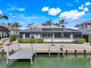 Φυσικό τοπίο κοντά σε αυτή η παραθεριστική κατοικία +30 φωτογραφίες