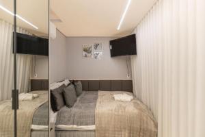 Ένα ή περισσότερα κρεβάτια σε δωμάτιο στο Varanda panorâmica | Suíte Comfort Batel +43 φωτογραφίες