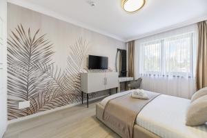 En eller flere senge i et værelse på Poiana View Apartment