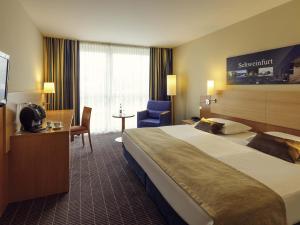 Postel nebo postele na pokoji v ubytování Mercure Hotel Schweinfurt Maininsel + 54 fotografií