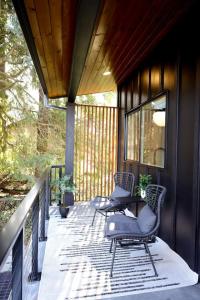 Balkón nebo terasa v ubytování Newly Remodeled Luxury Home With Fireplace In Downtown