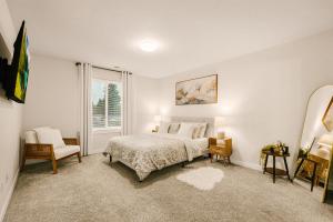 Postel nebo postele na pokoji v ubytování Unique Family Friendly Home In Downtown With Game Room