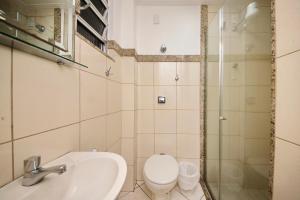 Ένα μπάνιο στο Hotel Macabu