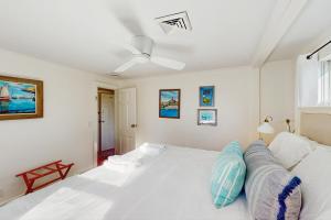 Postel nebo postele na pokoji v ubytování Coastal Hideaway