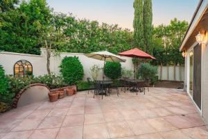 Zahrada ubytování Resort-style Gated Coastal Retreat Pool Tennis + 98 fotografií