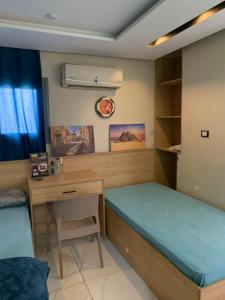 a small room with a desk and a bed and a deskictericter at بن صالح للاستديوهات والشقق المفروشة in 6th Of October
