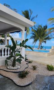 Bassein majutusasutuses Beachfront Luxury Bungalow Private Premium Pool või selle lähedal