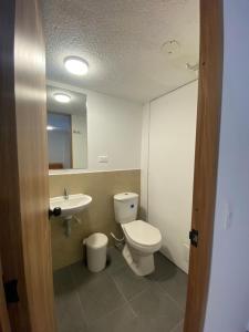 Ένα μπάνιο στο Apartamento 202 frente a UPTC