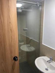 Ένα μπάνιο στο Apartamento 202 frente a UPTC